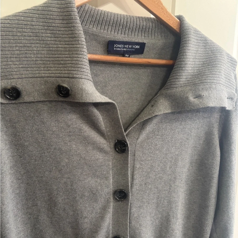 Beautiful Jones New York Gray Button-Front Shawl Collar Cardigan Petite Medium. - Picture 2 of 5